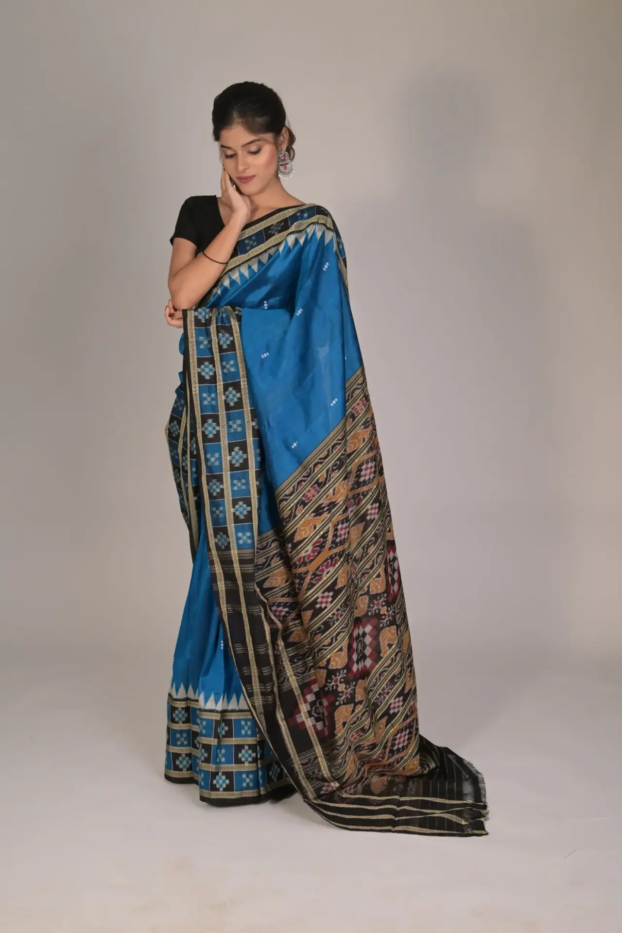 Pure Mulberry Silk Blue Khandua Saree with Pasapalli Borders & Floral Buti Motifs